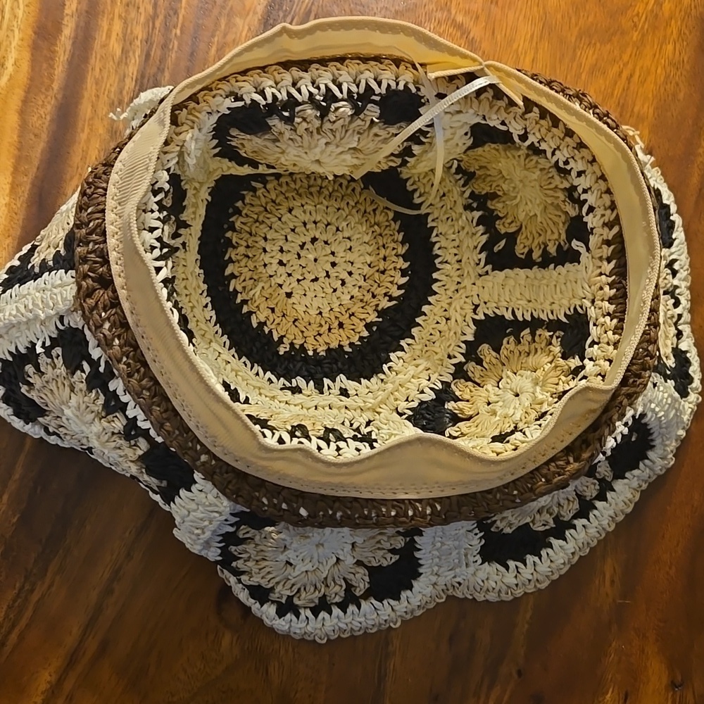 Anthropologie Granny Crochet Bucket Hat - Picture 3 of 3